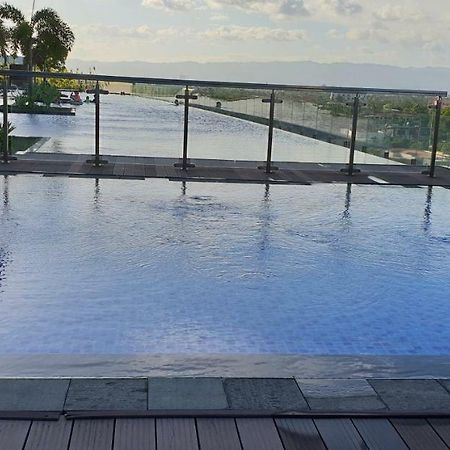 Mactan Newtown Condo With Garden And Ocean View 8Newtown Blvd Мактан Екстериор снимка