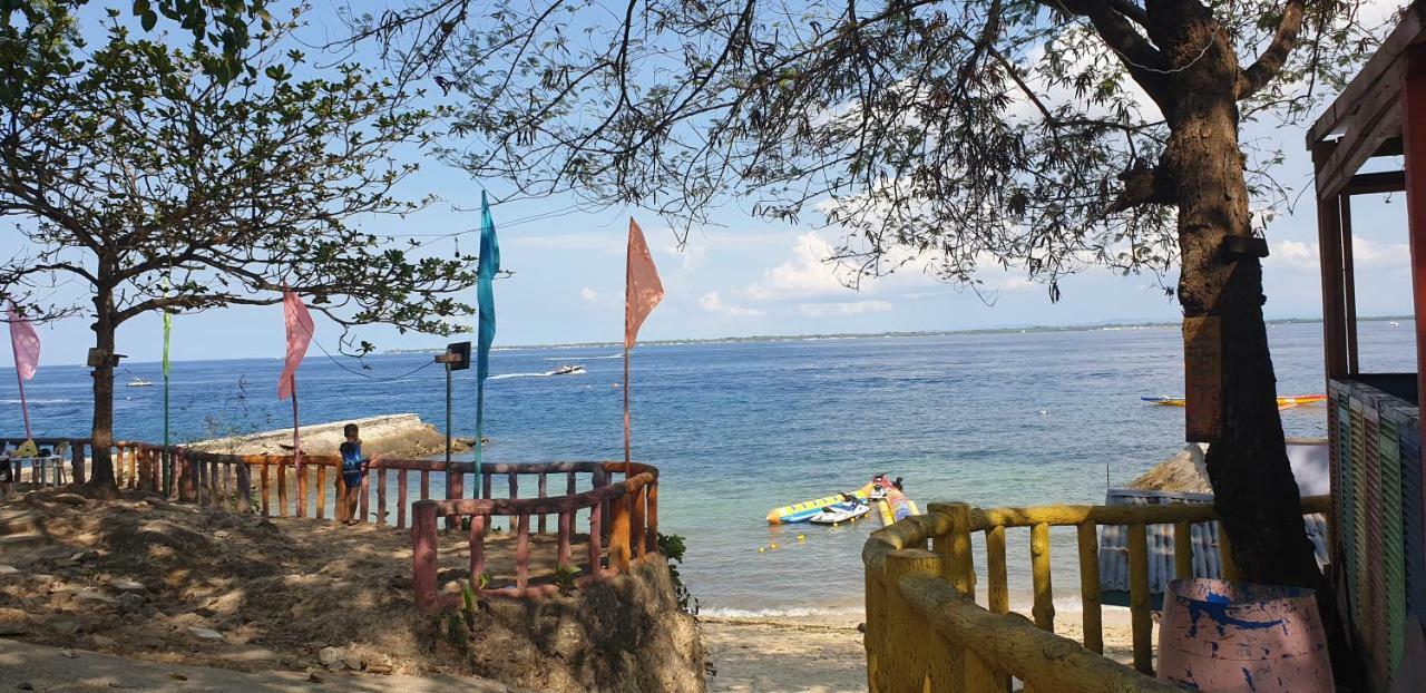 Mactan Newtown Condo With Garden And Ocean View 8Newtown Blvd Мактан Екстериор снимка