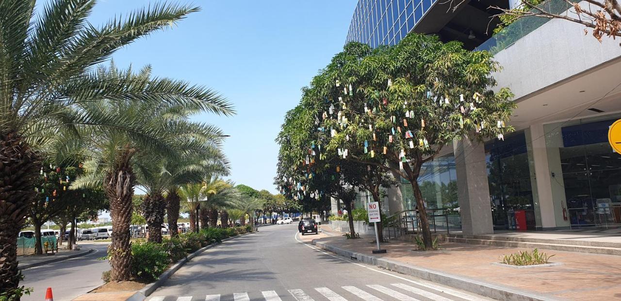 Mactan Newtown Condo With Garden And Ocean View 8Newtown Blvd Мактан Екстериор снимка