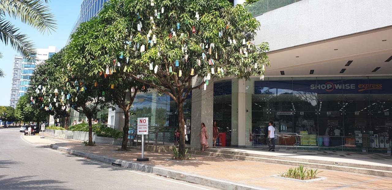 Mactan Newtown Condo With Garden And Ocean View 8Newtown Blvd Мактан Екстериор снимка