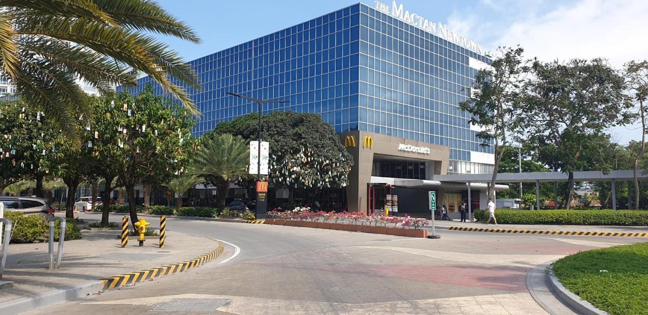 Mactan Newtown Condo With Garden And Ocean View 8Newtown Blvd Мактан Екстериор снимка